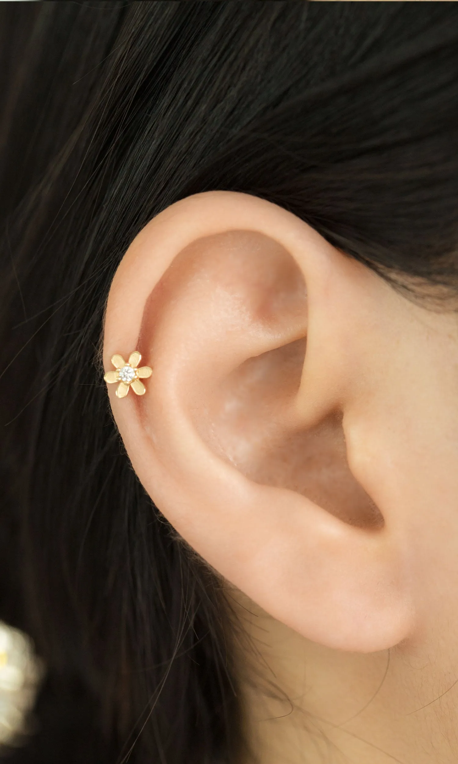 14k Gold Round Petal Cubic Flower Pendant Barbell Ear Stud Piercing