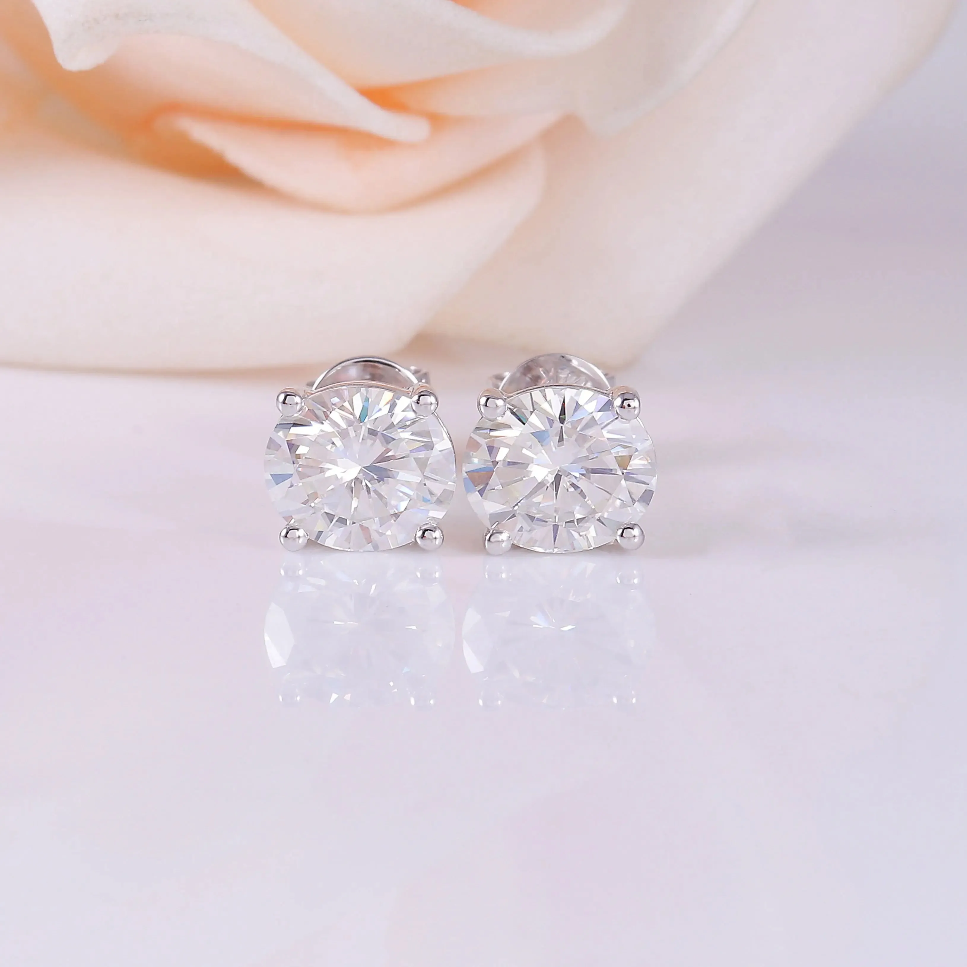 14k White Gold Oval Moissanite Stud Earrings 2ctw