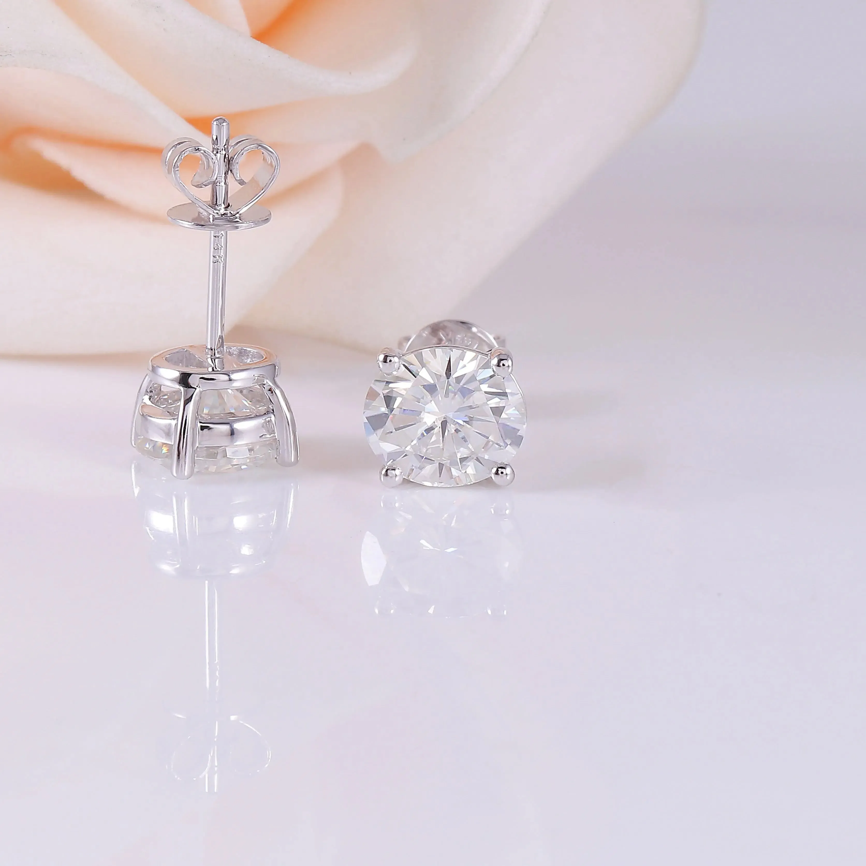 14k White Gold Oval Moissanite Stud Earrings 2ctw