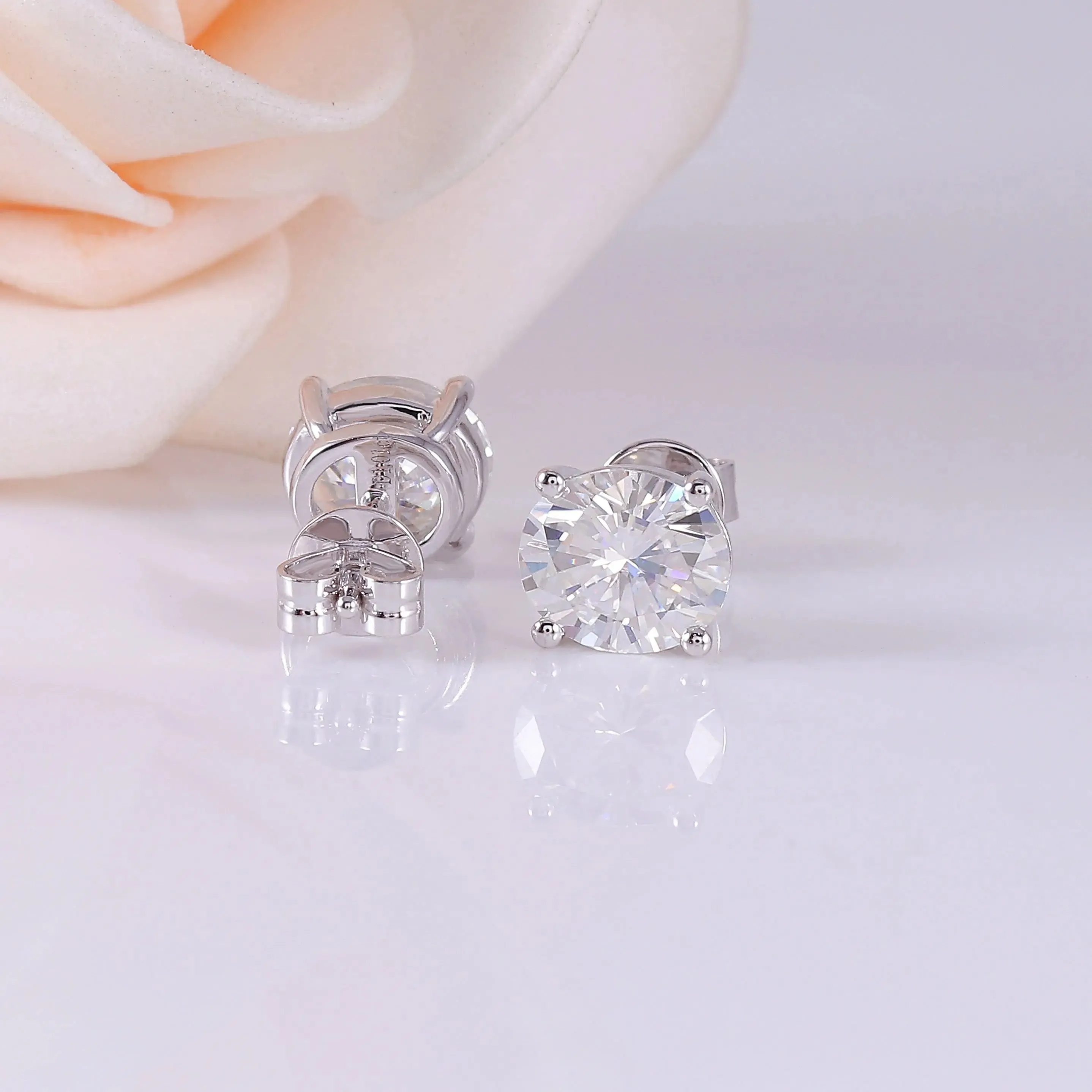 14k White Gold Oval Moissanite Stud Earrings 2ctw