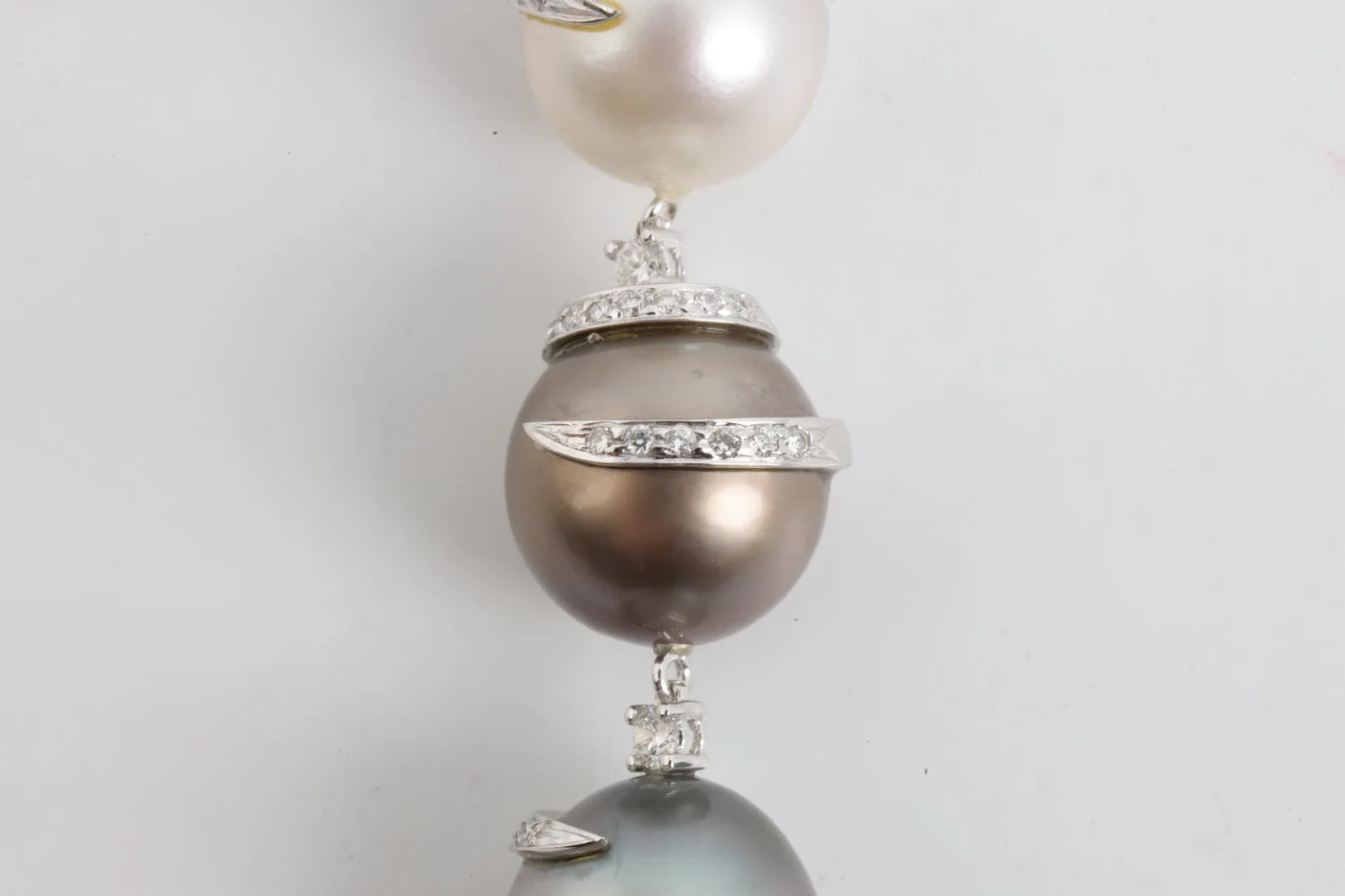 18k White Gold 0.56tcw Diamond & Two-Tone Pearl Pendant (14.03g.)