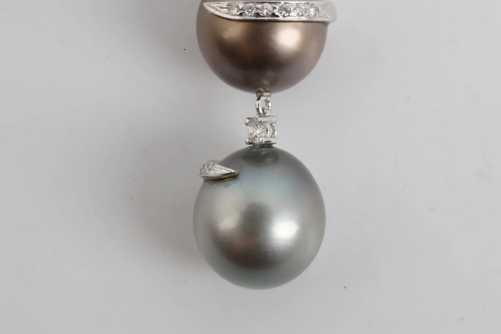 18k White Gold 0.56tcw Diamond & Two-Tone Pearl Pendant (14.03g.)