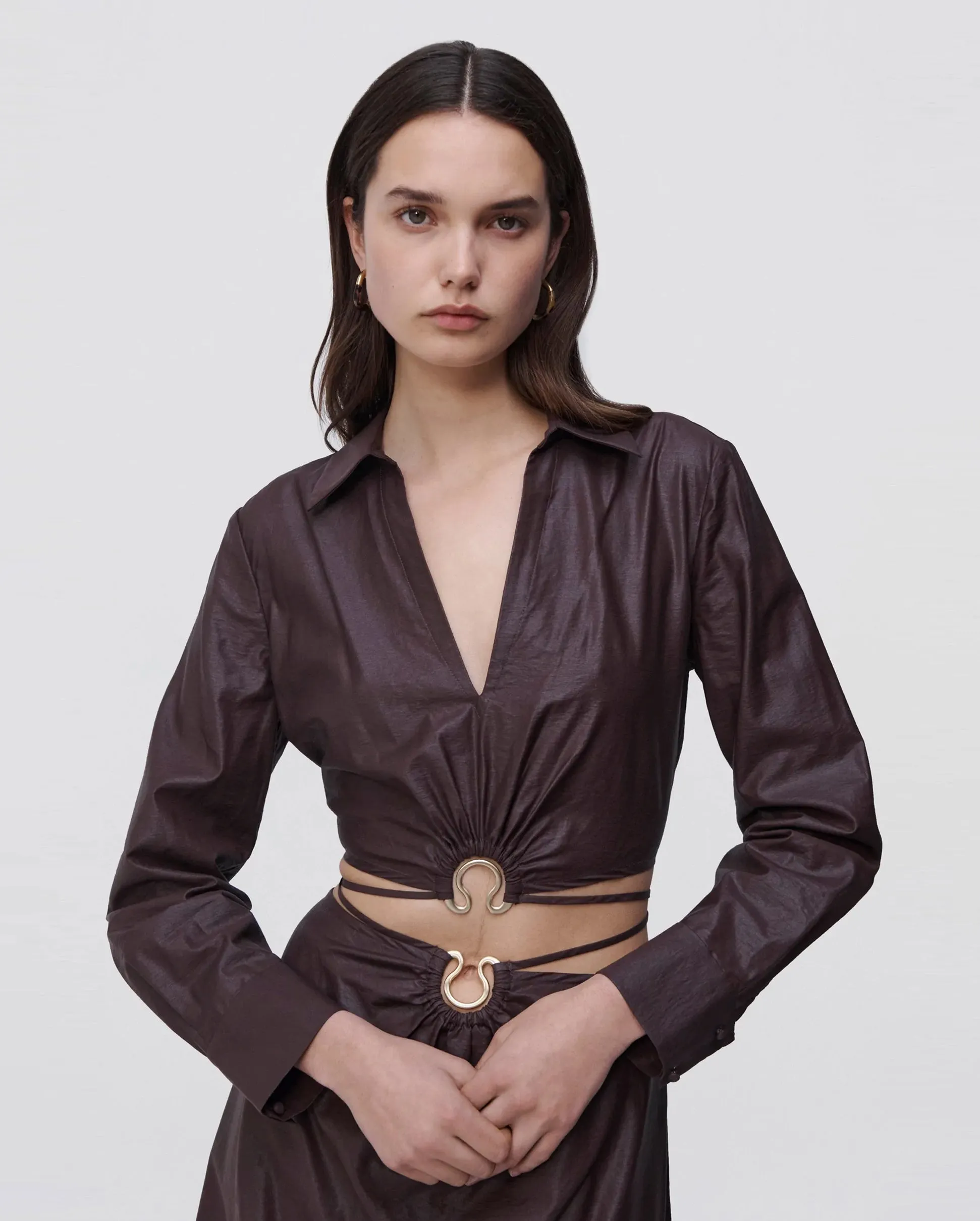 BRESLIN COATED SATIN CROP TOP / DARK CHOCOLATE