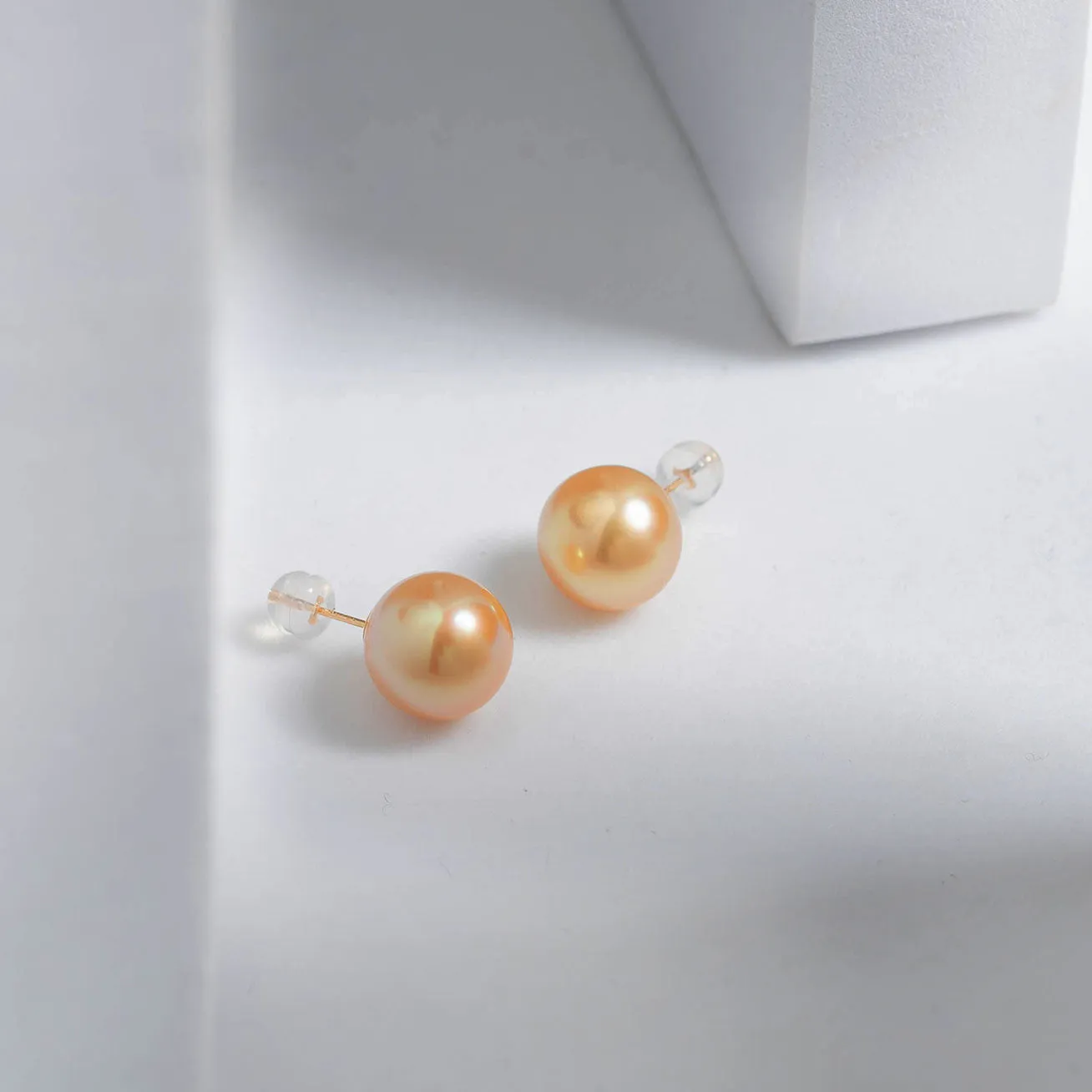 Elegant 18K Solid Top Grade Gold? South Sea Golden Pearl Stud Earrings KE00014