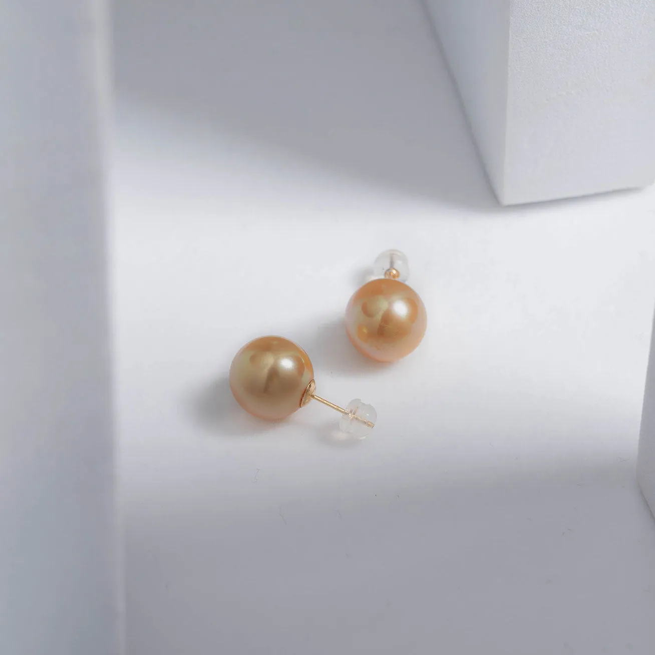 Elegant 18K Solid Top Grade Gold? South Sea Golden Pearl Stud Earrings KE00014