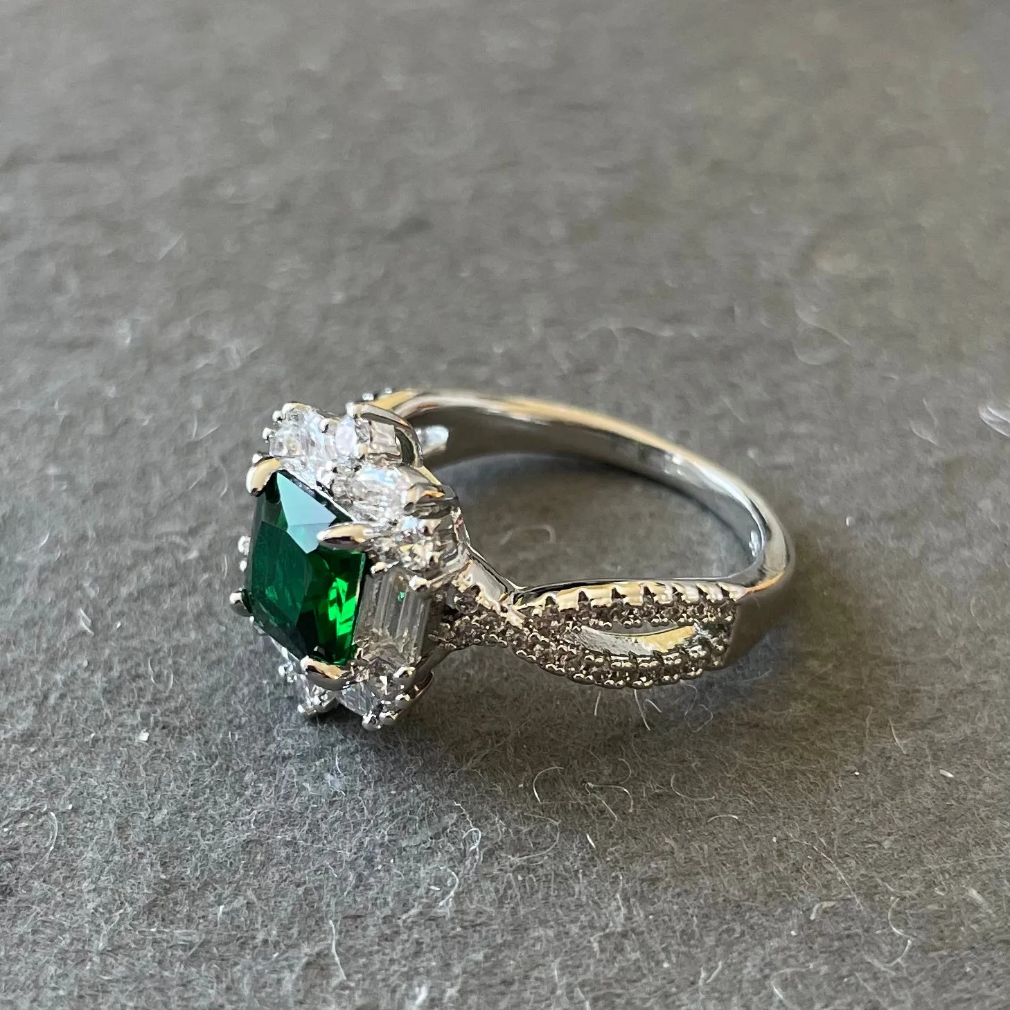 Emerald Green Elegant Cocktail Ring, Size 7