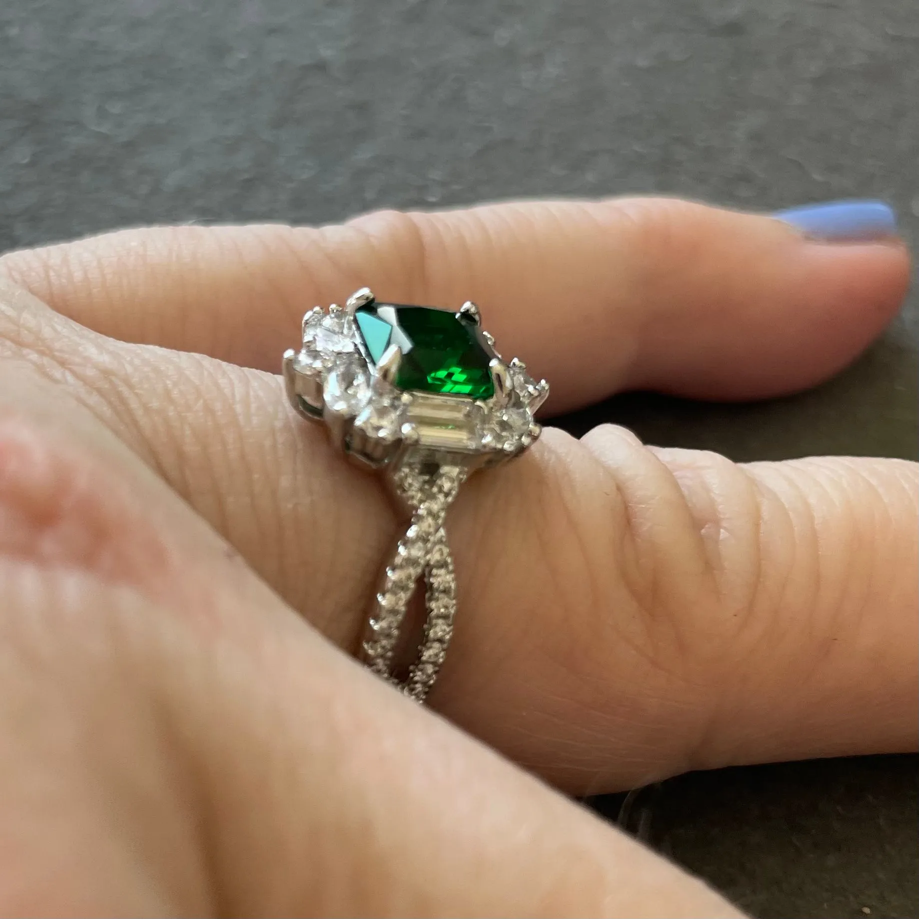 Emerald Green Elegant Cocktail Ring, Size 7