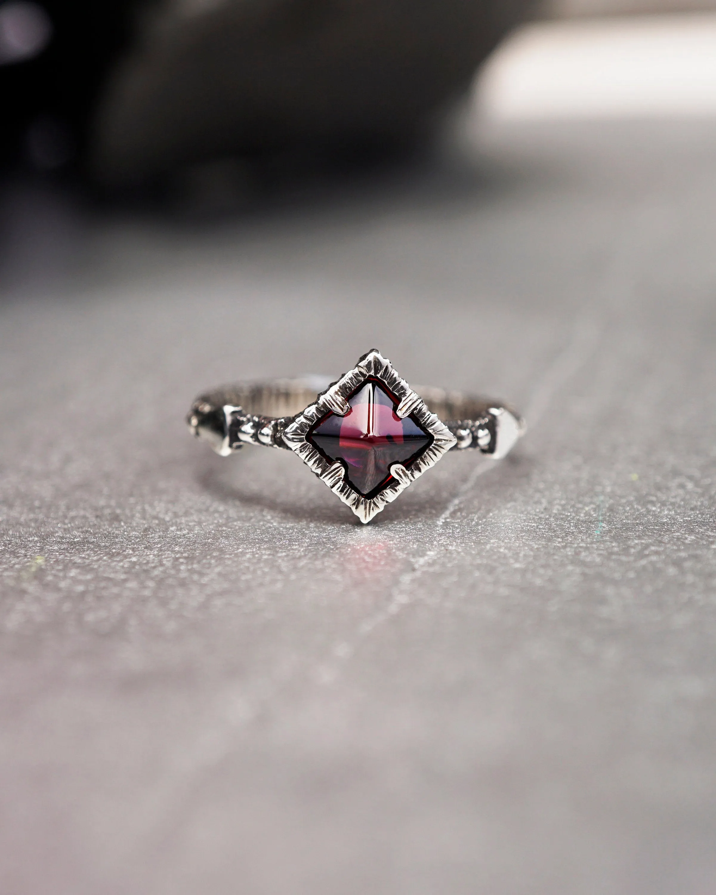 Garnet ring RED PYRAMID