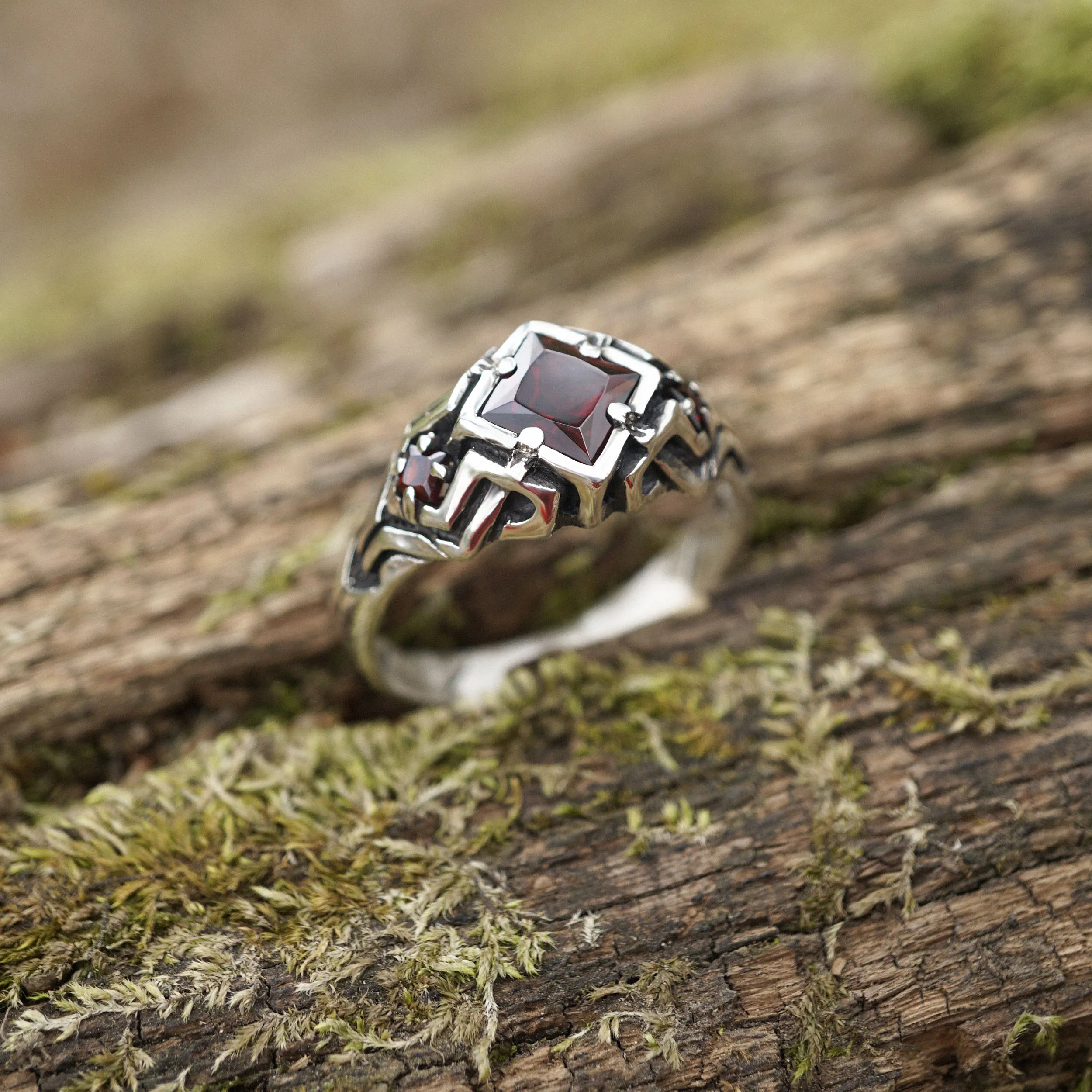 Garnet ring UNA