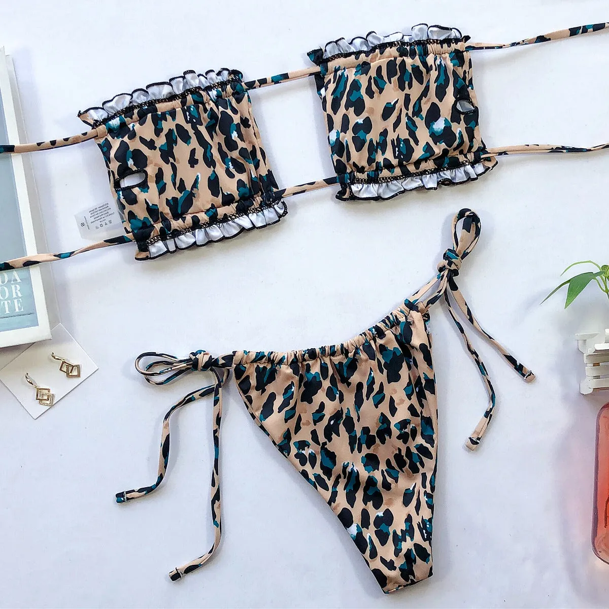 Gerafftes Bikini-Set mit Rüschenbesatz