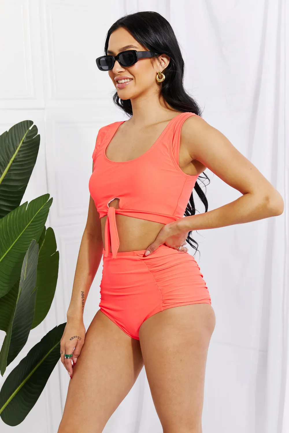 Marina West Swim Sanibel Crop-Badeoberteil und geraffte Hose im Set in Koralle