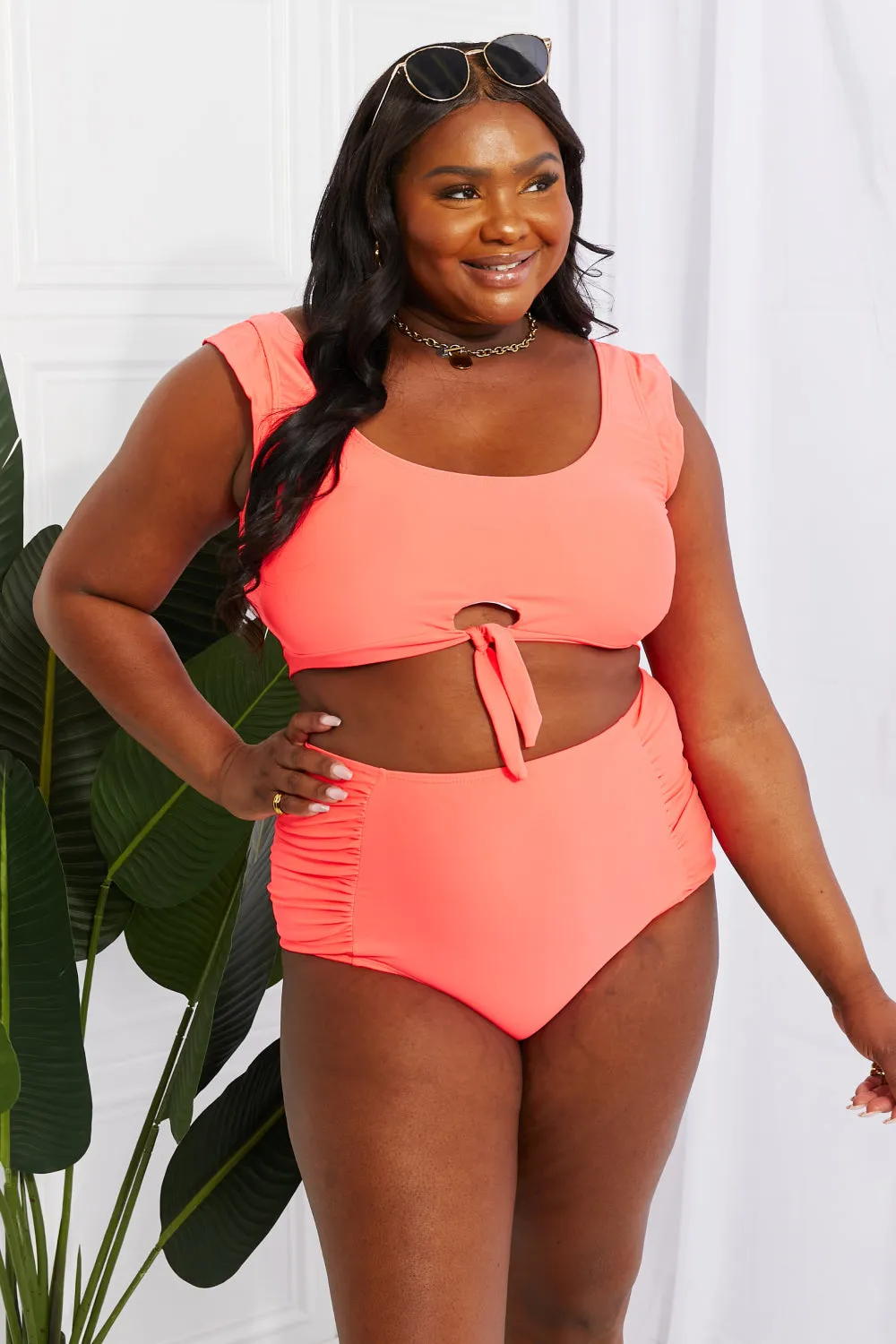 Marina West Swim Sanibel Crop-Badeoberteil und geraffte Hose im Set in Koralle