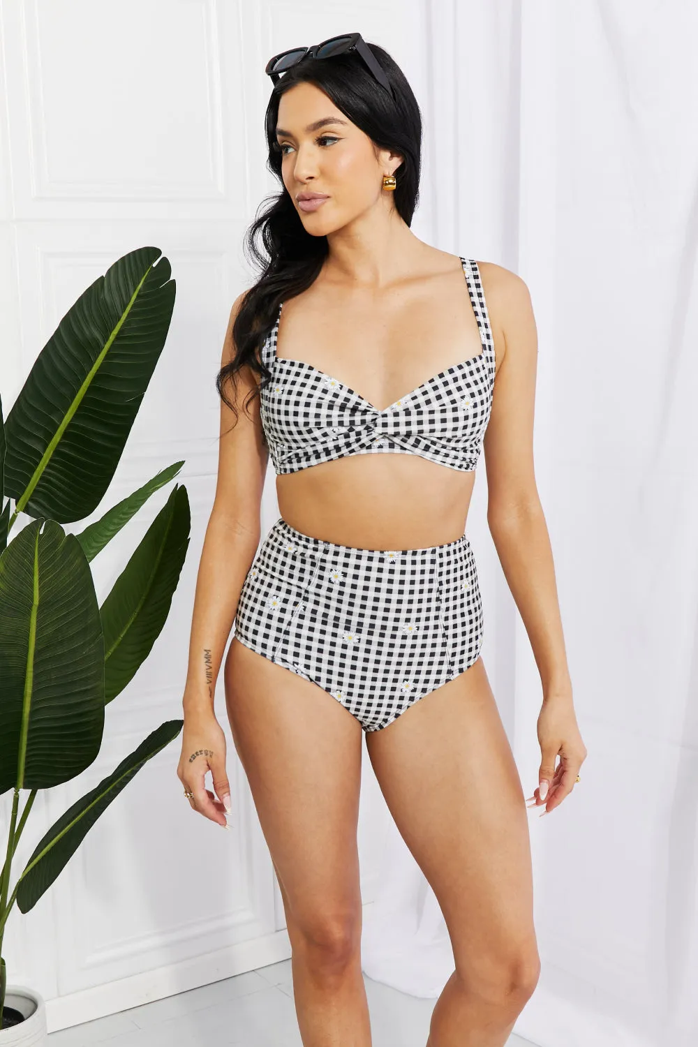 Marina West Swim – Take A Dip Twist – Hochgeschnittener Bikini in Schwarz