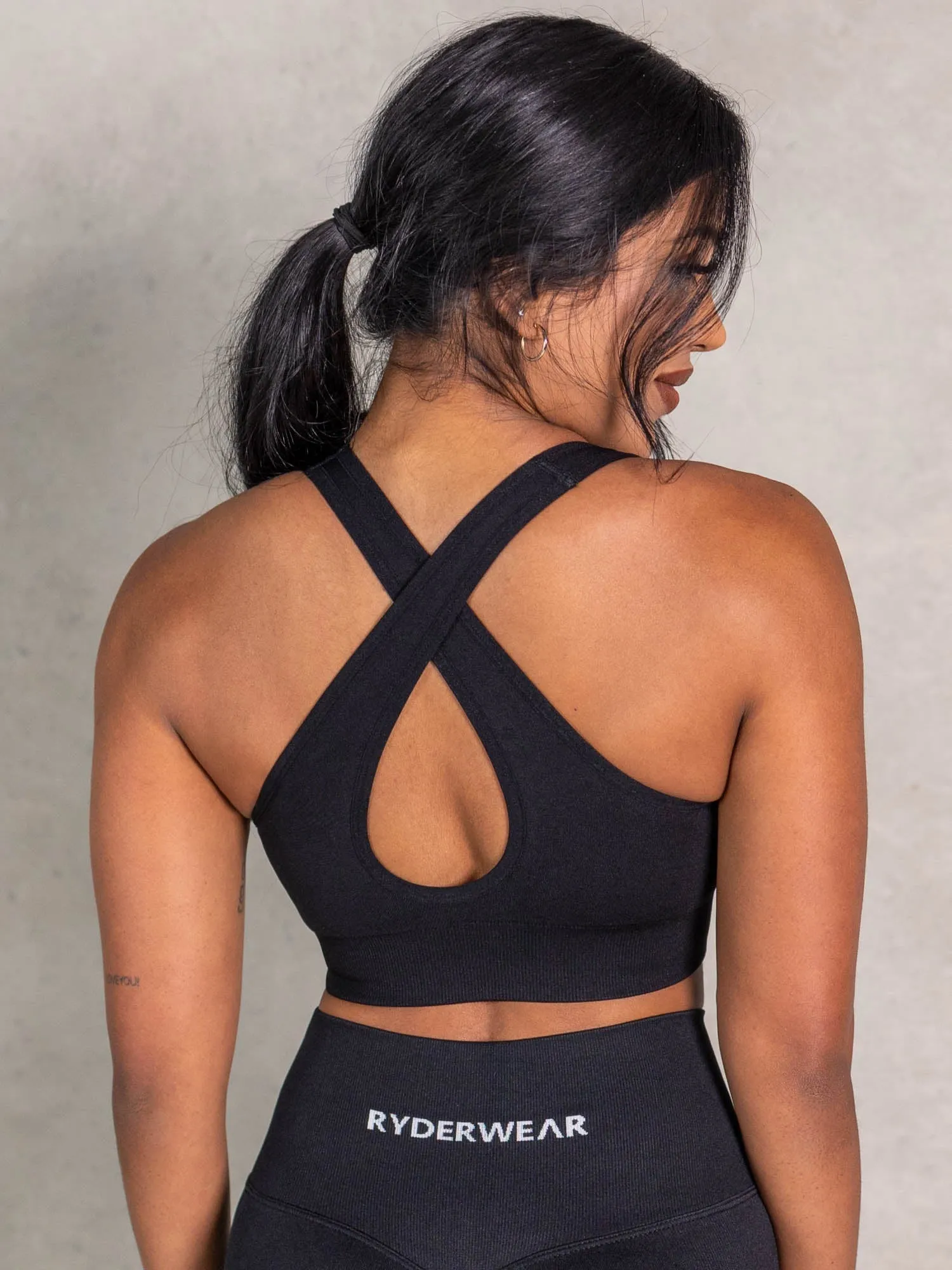 NRG Seamless Scoop Neck Sports Bra - Black